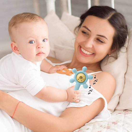Hochet bebe ami avec maman généreuse