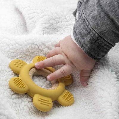 anneau de dentition petits doigts bébé jaune