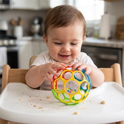 Balle sensorielle bébé avec des billes