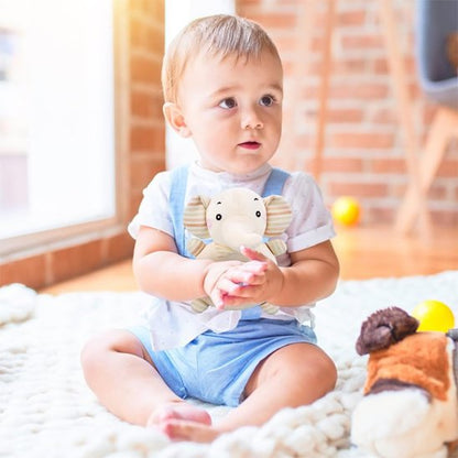 bébé bien installé avec Hochet bebe