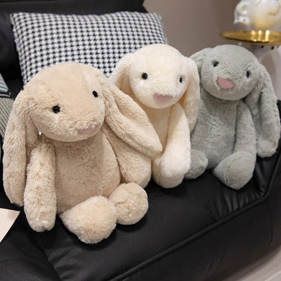 doudou bebe lapin au salon