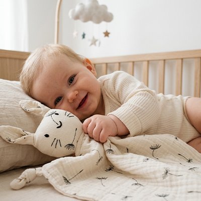 Doudou lapin ami du bébé