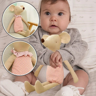 doudou souris rose bébé assis