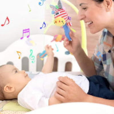 hochet bebe ane avec maman contente