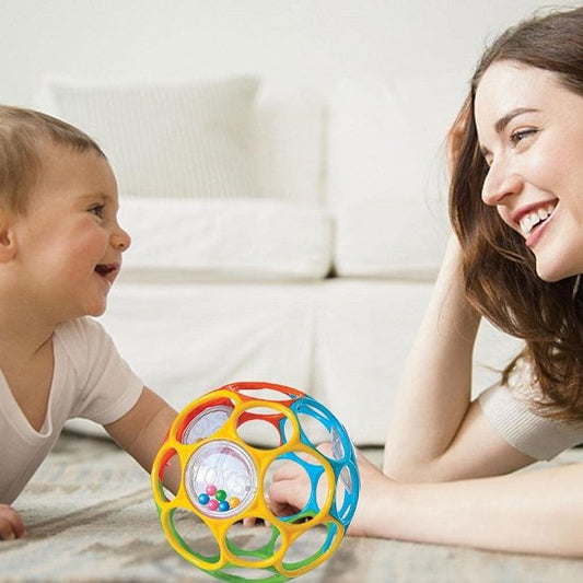 Hochet bébé symbiose maman et son bébé