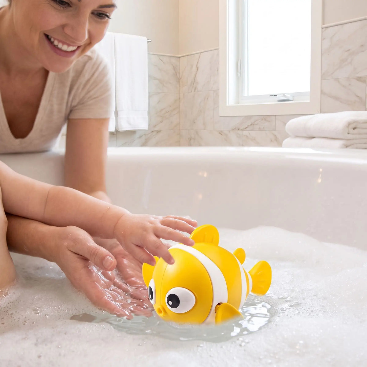  jouet baignoire bebe poisson clown jaune