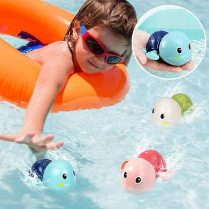 Jouet de bain en action dans la piscine