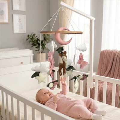 Mobile bébé dans le lit