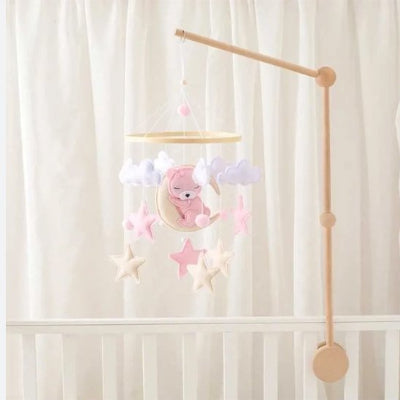 mobile bebe suspendu sur lit bébé