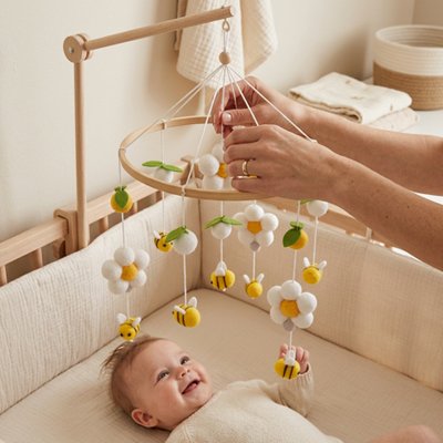 Mobile pour bébé  intégré dans le decor
