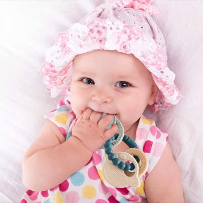 panneau de dentition bébé yeux brillant