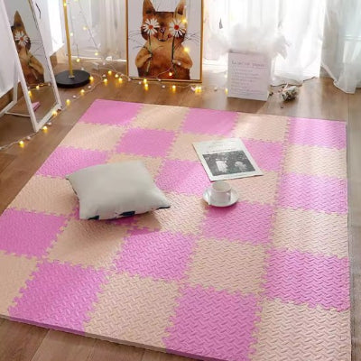 tapis d'éveil au coin de jeu