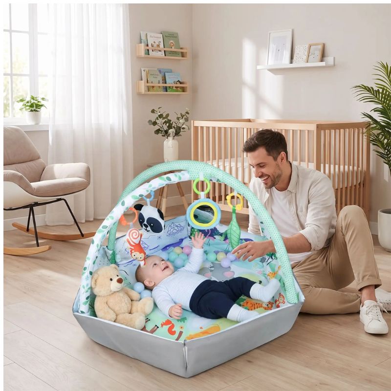 tapis d'éveil dans chambre bébé avec papa souriant